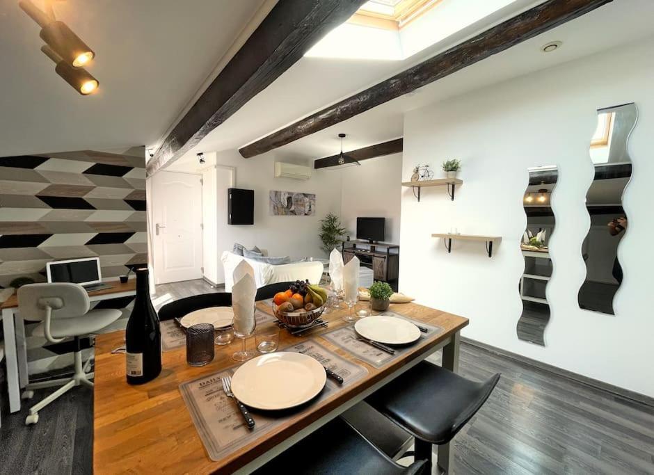 Apartamento Charme Urbain Sous Les Toits-Terrasse/Clim/Parking Béziers Exterior foto