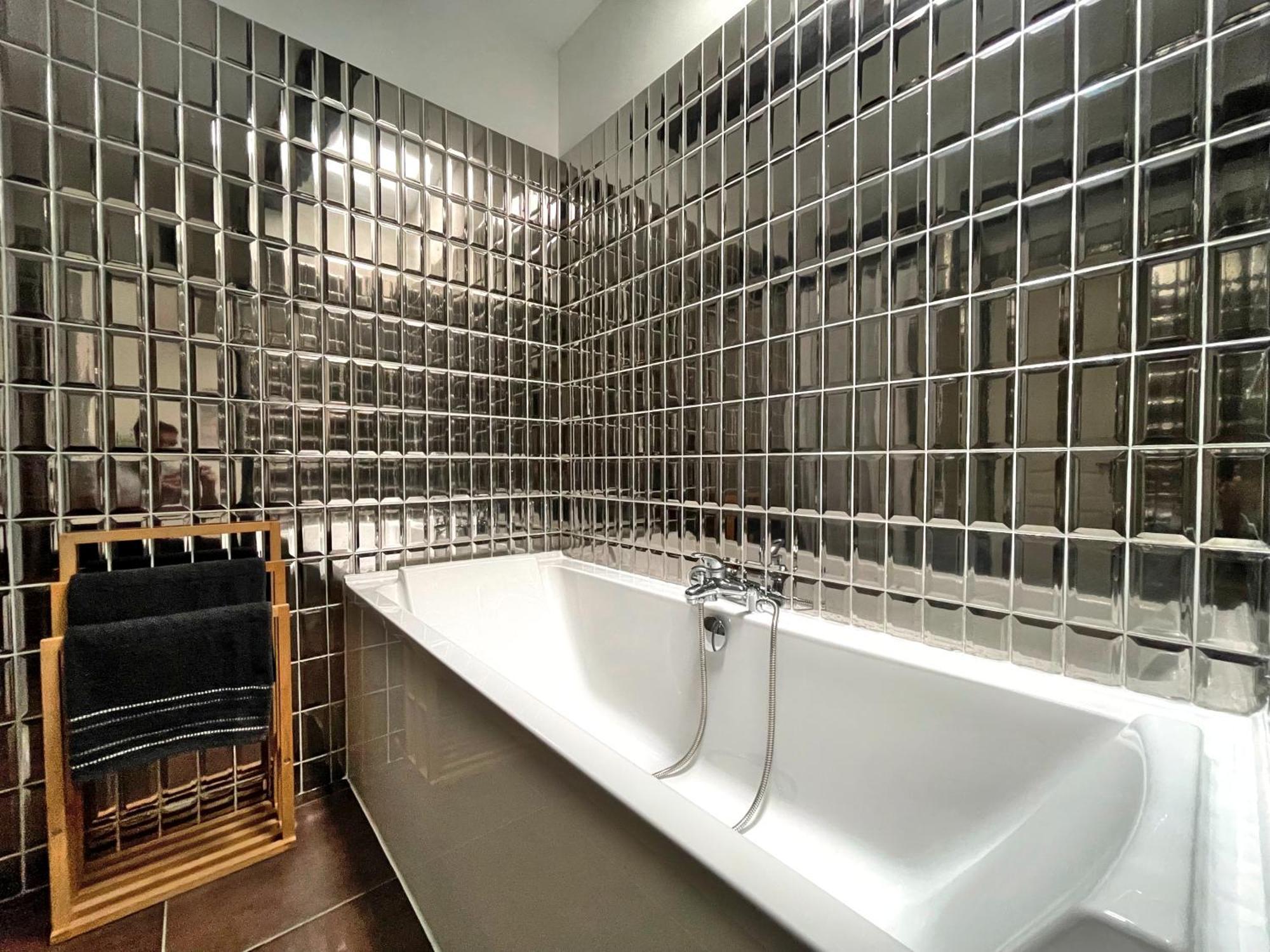 Apartamento Charme Urbain Sous Les Toits-Terrasse/Clim/Parking Béziers Exterior foto