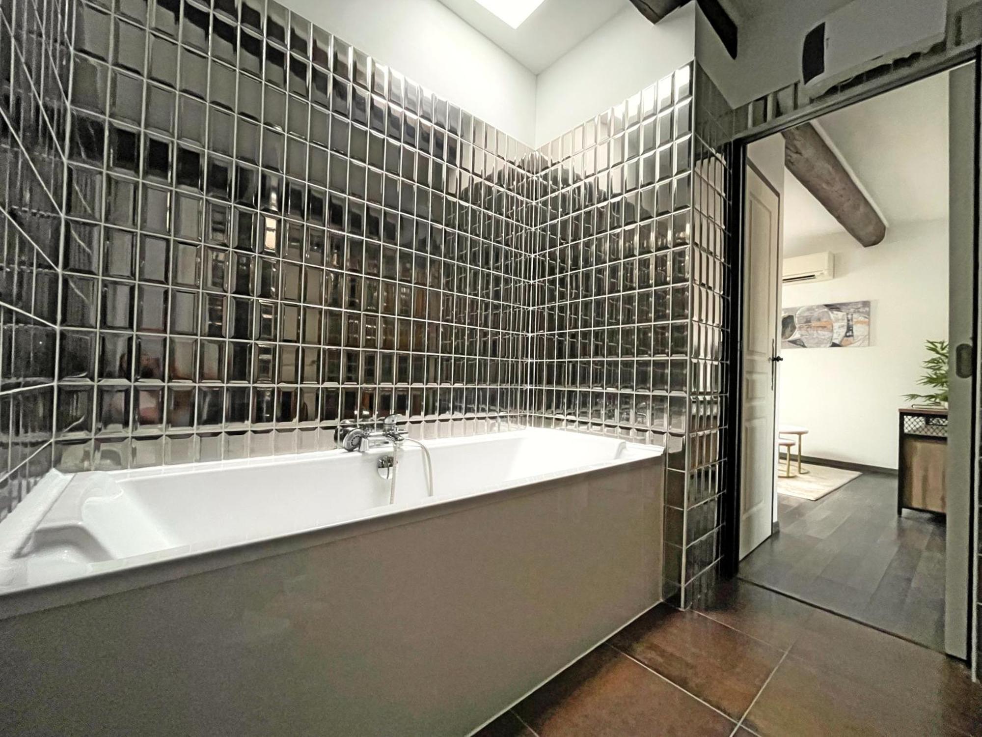 Apartamento Charme Urbain Sous Les Toits-Terrasse/Clim/Parking Béziers Exterior foto